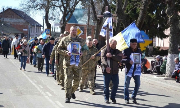 Загинув під артилерійським вогнем у Крижополі прощались із молодим добровольцем