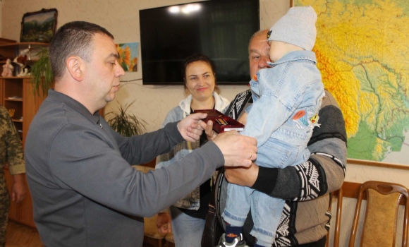 Захисника з Могилів-Подільського району нагородили орденом «За мужність» (посмертно)