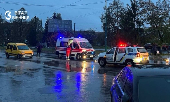 Збили на нерегульованому переході у Хмільнику госпіталізували 63-річну пішохідку Збили на нерегульованому переході у Хмільнику госпіталізували 63-річну пішохідку