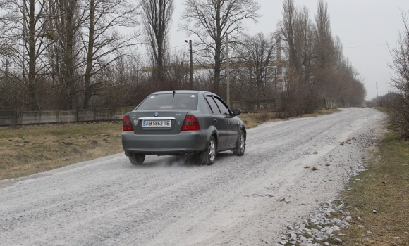 Жителі Павлівки вже випробовують відремонтовану дорогу