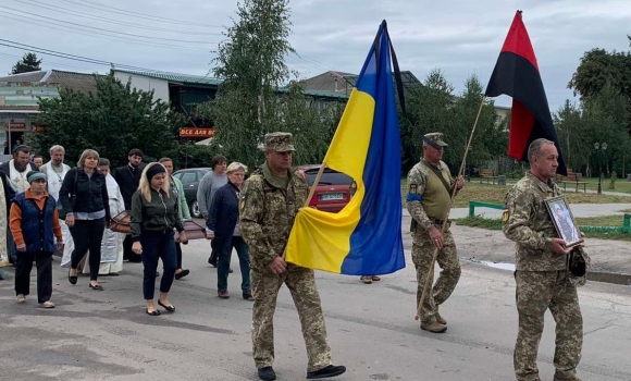 Жмеринська громада проводжала в останню путь хороброго воїна