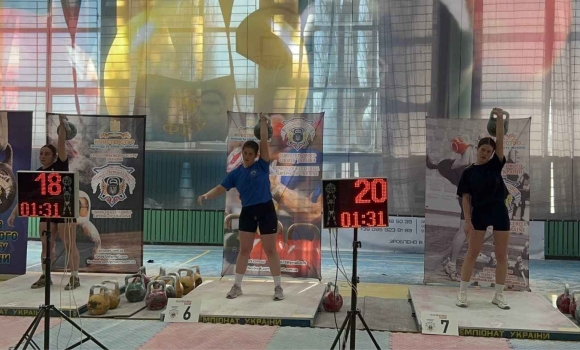 Жмеринська студентка виборола три медалі на чемпіонаті України з гирьового спорту