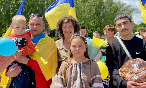 Жителі Бершадської громади зустріли з полону Героя-земляка