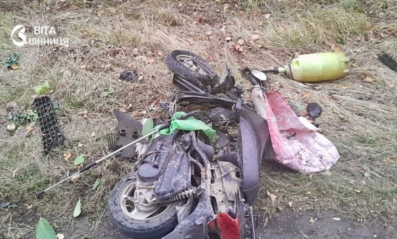 Зіткнення легковика та скутера на Жмеринщині обернулося смертю 63-річної жінки