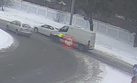 Зіткнулися два автомобілі у Вінниці на вулиці Київській