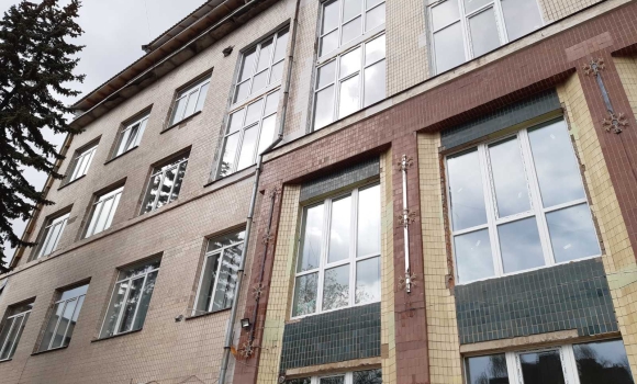 У вінницькому Палаці дітей та юнацтва замінюють вікна та ремонтують дах