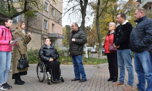 Зупинки транспорту стануть доступнішими у Вінниці тестують кассельські бордюри Зупинки транспорту стануть доступнішими у Вінниці тестують кассельські бордюри