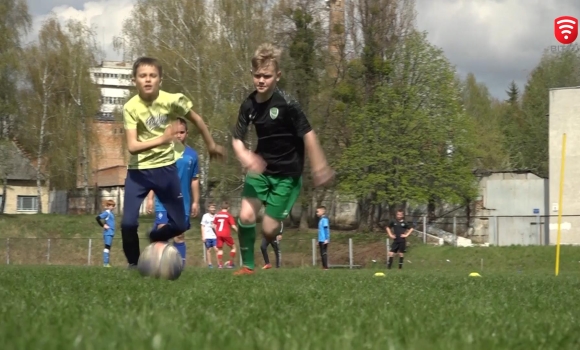 У Вінниці надали змогу тренуватись юним футболістам - переселенцям з інших регіонів