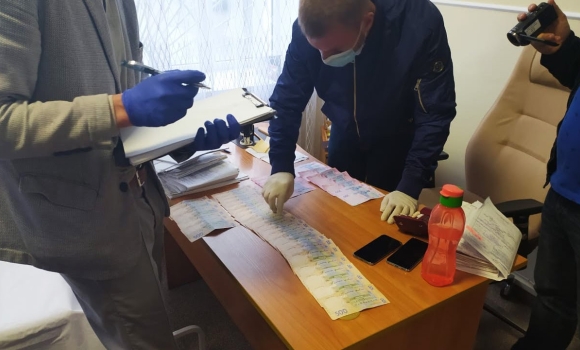 Embedded thumbnail for На Вінниччині поліцейські викрили посадовців медико-соціальної експертної комісії у хабарництві