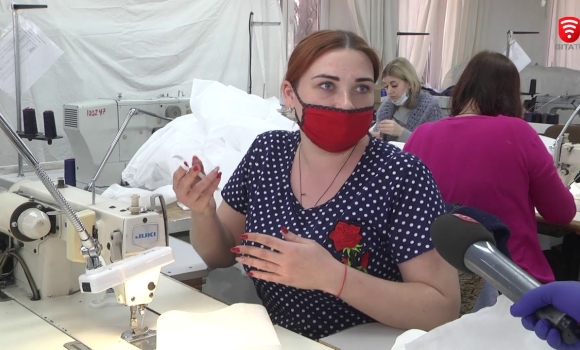 Embedded thumbnail for Мерія замовиля пошиття 17 тисяч захисних комбінезонів для лікарів