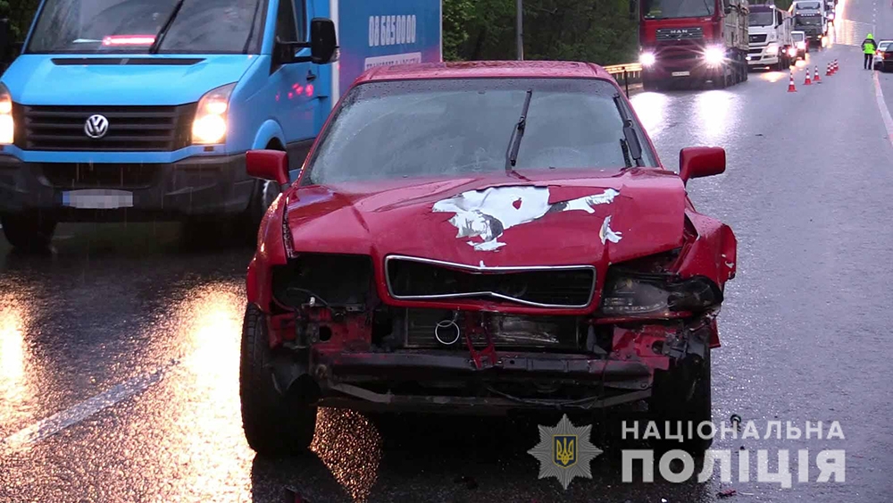 У Вінниці внаслідок зіткнення трьох авто постраждала дворічна дівчинка та троє дорослих