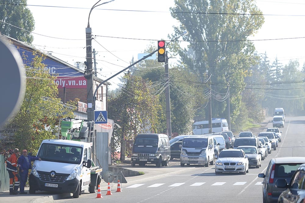 Водіям до уваги: на виїзді з Академічного запрацював новий світлофор