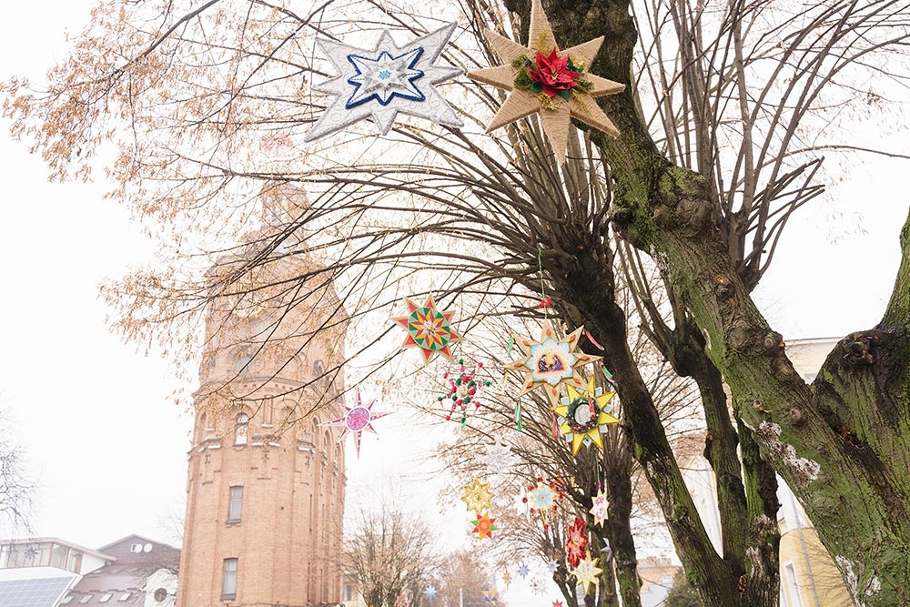 На Європейській площі у Вінниці з'явились різдвяні зірки