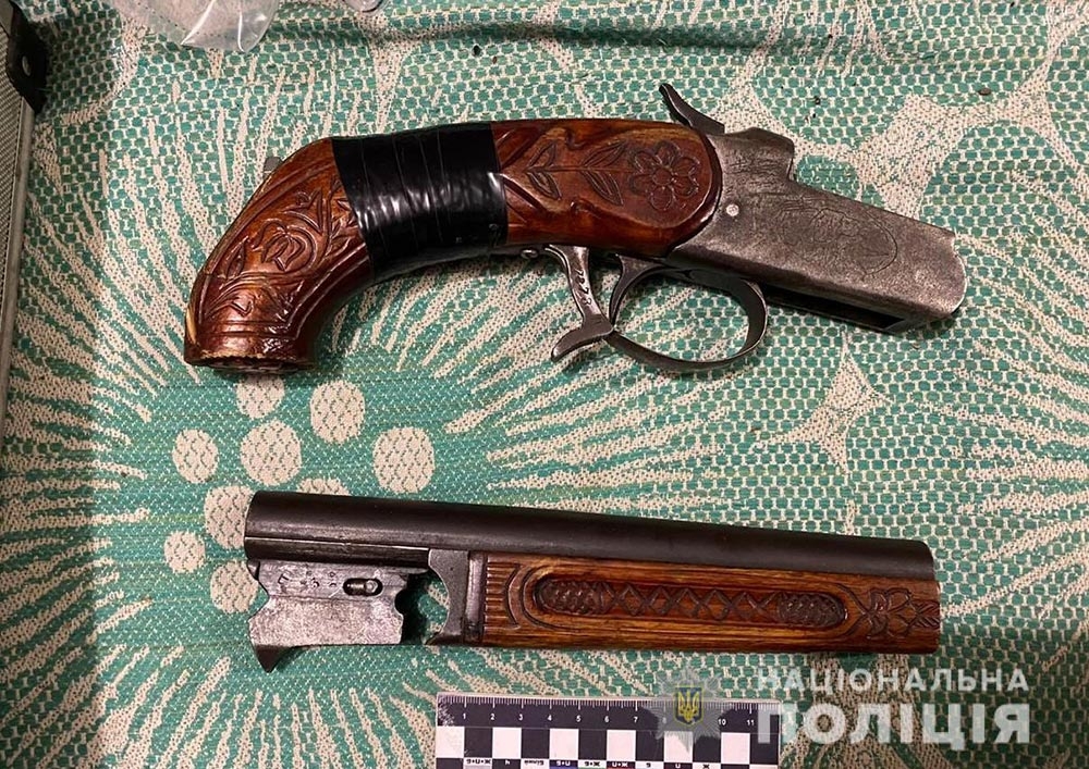 На Вінниччині чоловік із кримінальним «стажем» погрожував охоронцю гранатами