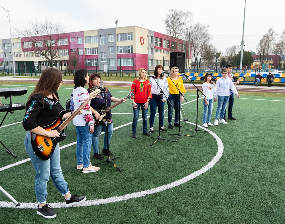 У Вінниці учні та вчителі школи №20 зняли кліп та записали пісню "Без полону корони"