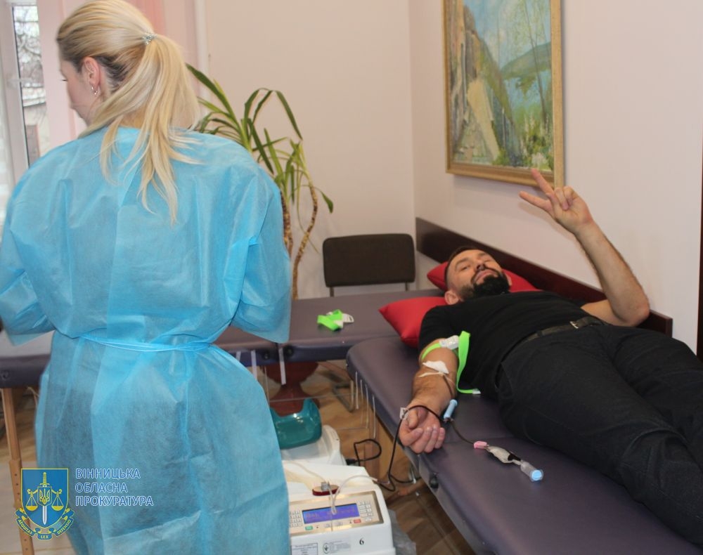 У вінницькій прокуратурі провели "День донора" - здали 17 літрів крові