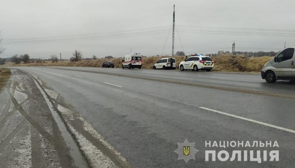 У Вінницькому районі перекинувся автомобіль: постраждала 35-річна жінка