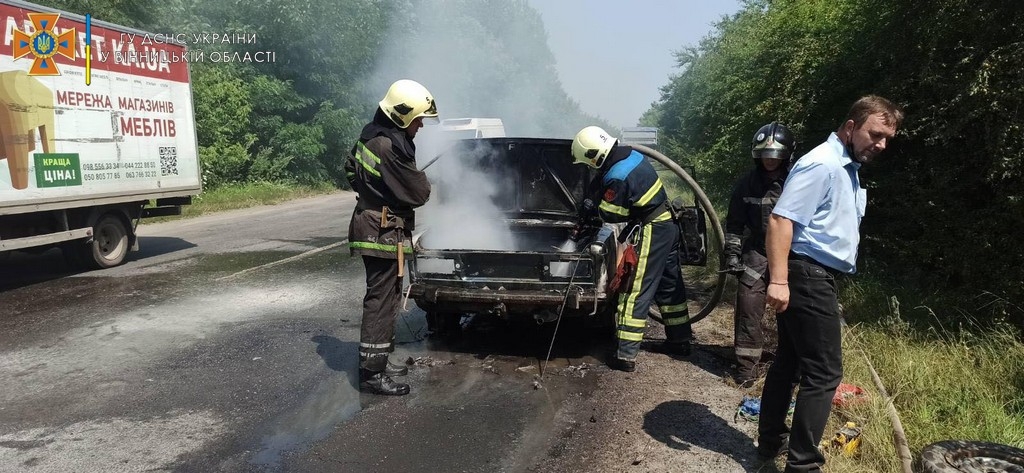У Вінниці на Турбівському шосе спалахнув автомобіль