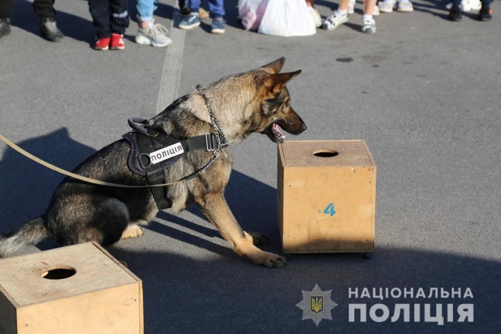 У Вінниці до Дня знань поліцейські влаштували свято для дітей