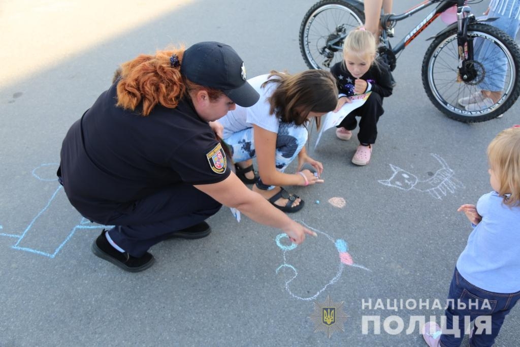 У Вінниці до Дня знань поліцейські влаштували свято для дітей