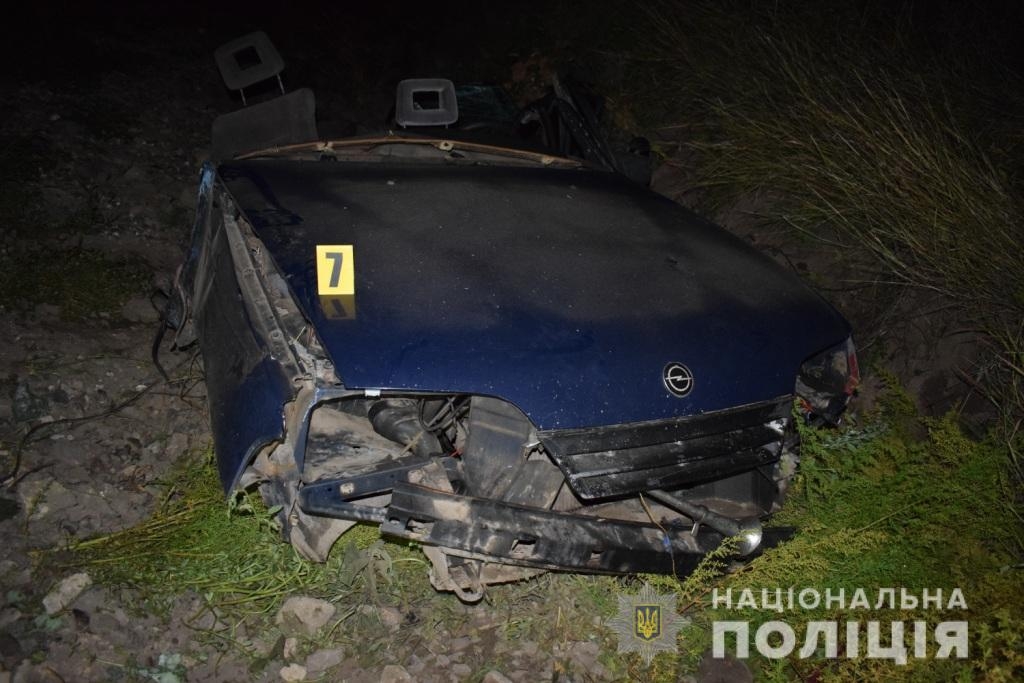 При в’їзді в Ямпіль Opel зіткнувся з електроопорою - загинула пасажирка