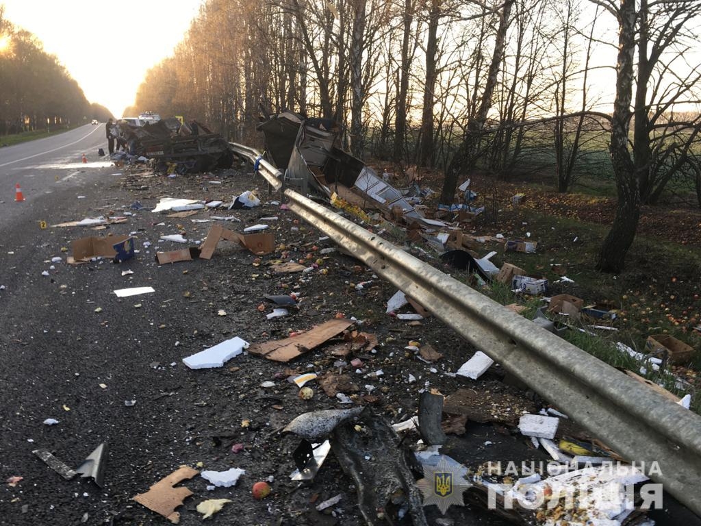 В Немирівському районі зіштовхнулись дві вантажівки: обидва водії загинули
