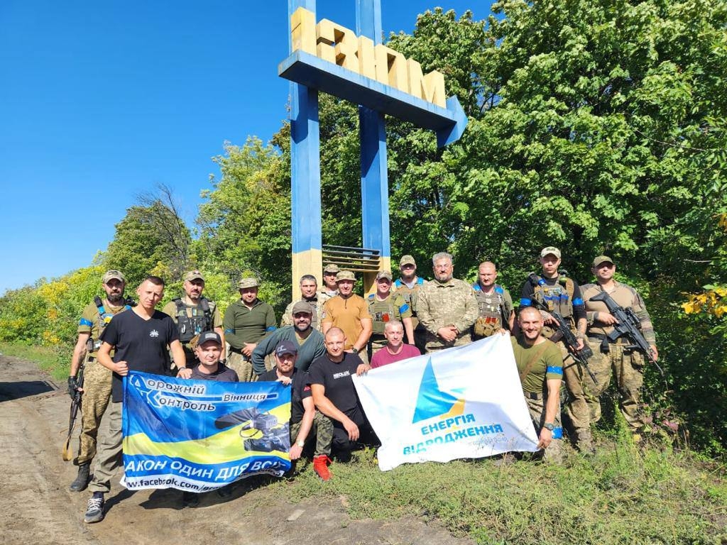 Три мікроавтобуси: вінницькі волонтери завезли на звільнені території допомогу