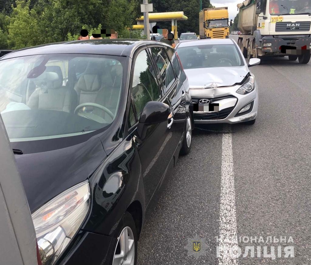 У Вінниці  зіштовхнулись чотири авто: одна людина потрапила до лікарні