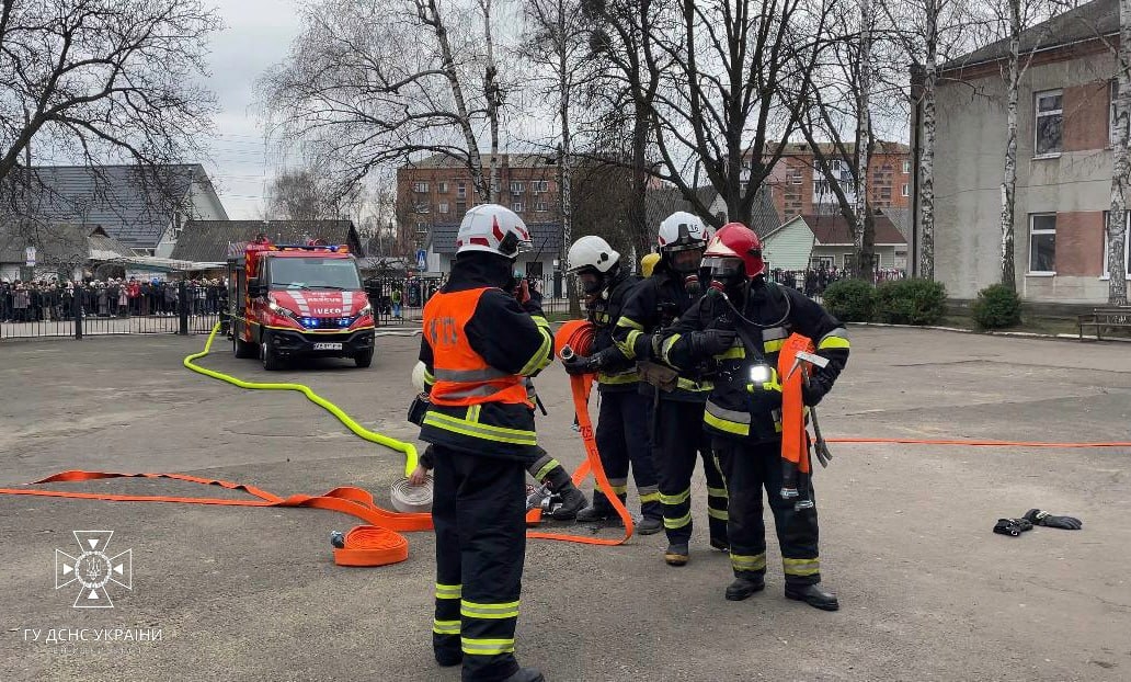 У Бершадській громаді через "пожежу" з ліцею евакуювали понад 600 людей
