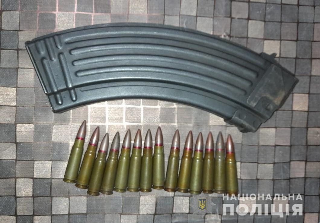 У Ладижинській громаді в уродженця росії знайшли зброю та набої