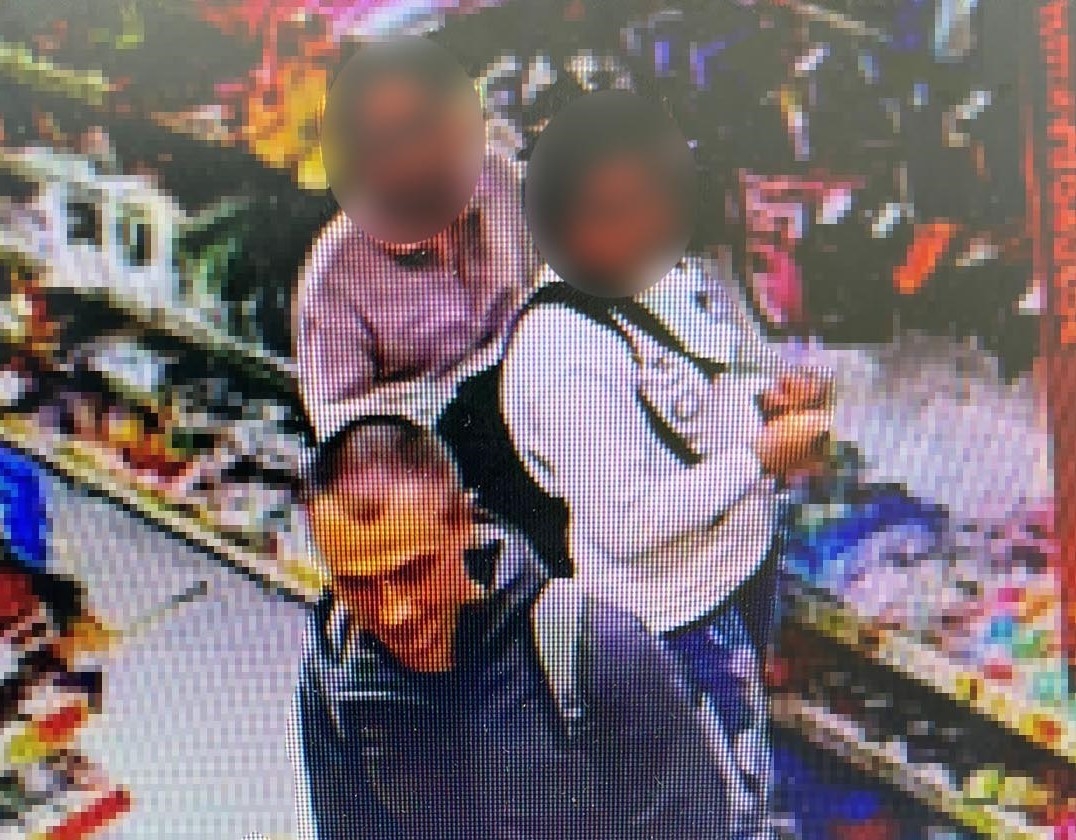 Вінницькі поліцейські розшукують підозрюваних у крадіжках з магазинів