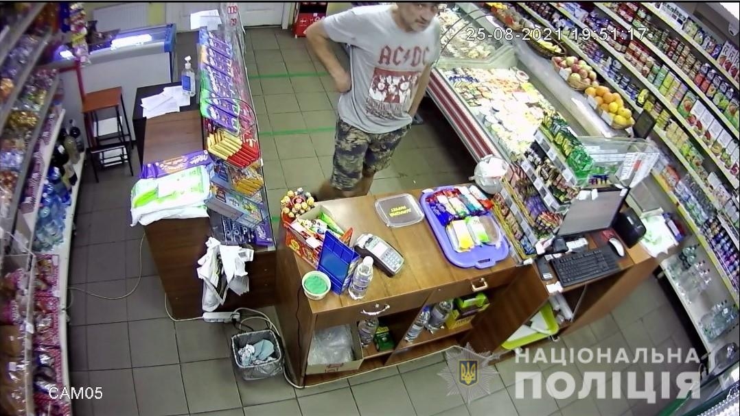 У Вінниці розшукують чоловіка, який підозрюється у крадіжці з магазину