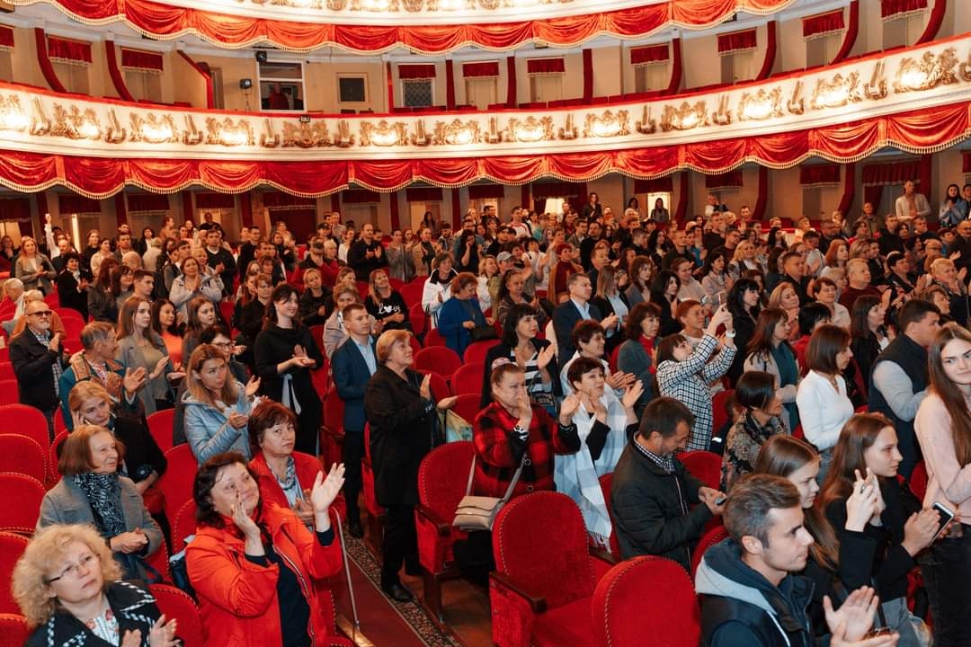 Якого кольору обличчя війни Розповідають актори знищеного Маріупольського драмтеатру