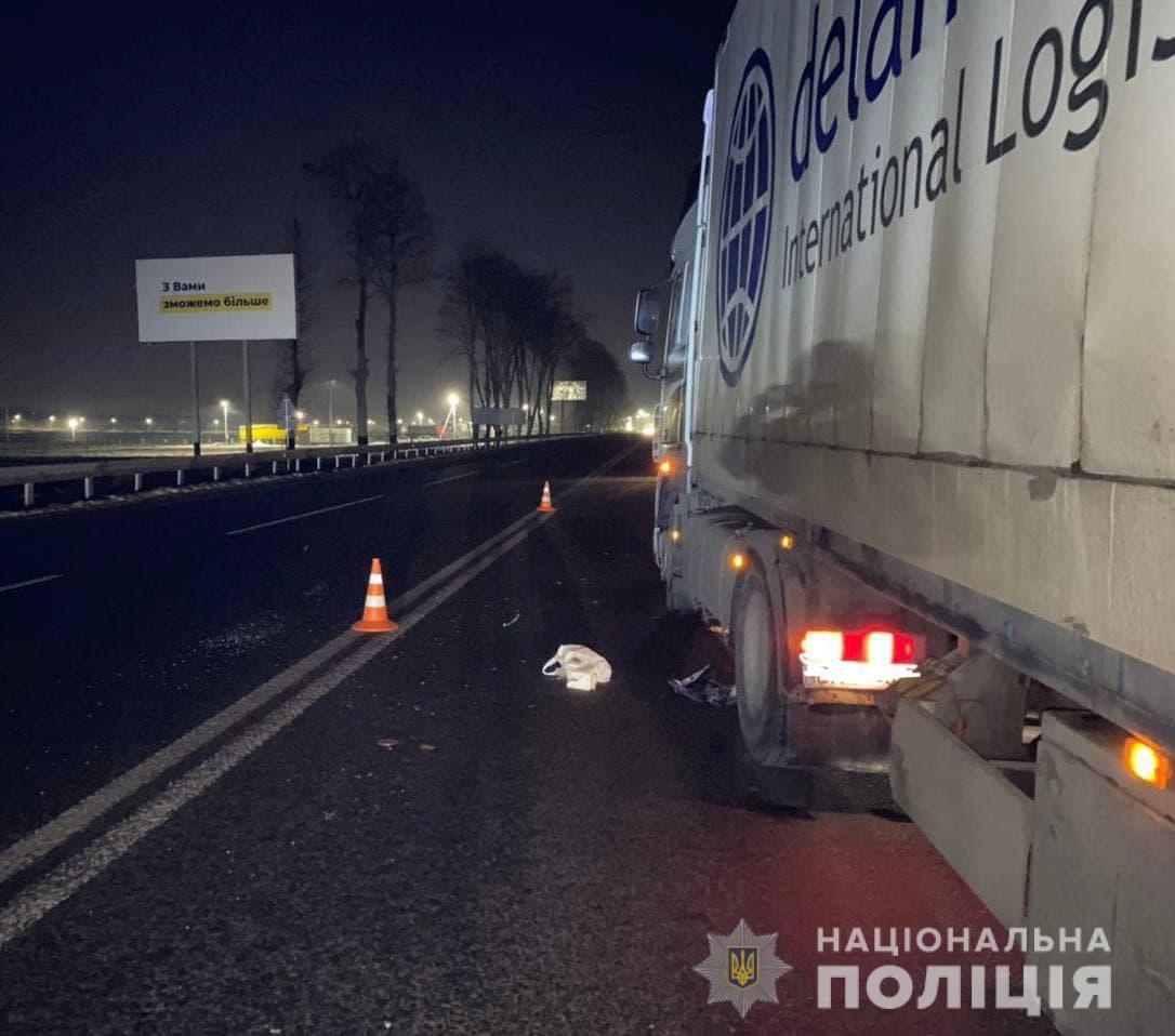 У Вінницькому районі під колесами вантажівки загинув пішохід, який перебігав дорогу