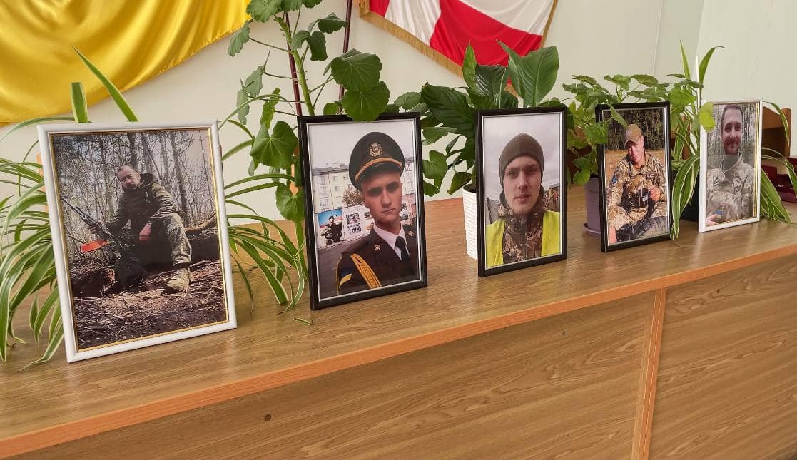 У Бершаді родинам п'яти загиблих Героїв передали нагороди воїнів
