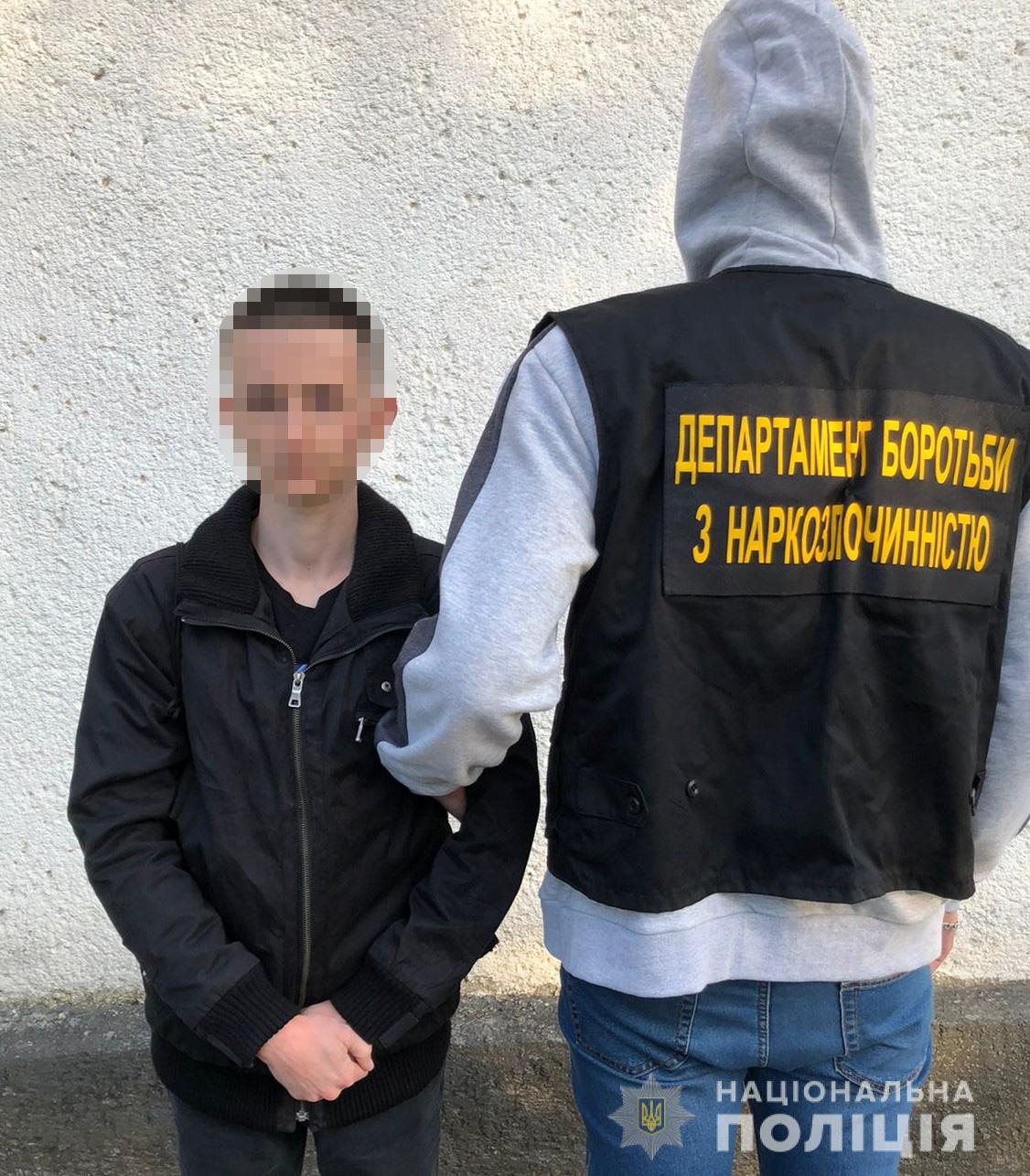 У Вінниці затримали молодика, якому прийшла посилка з наркотиками