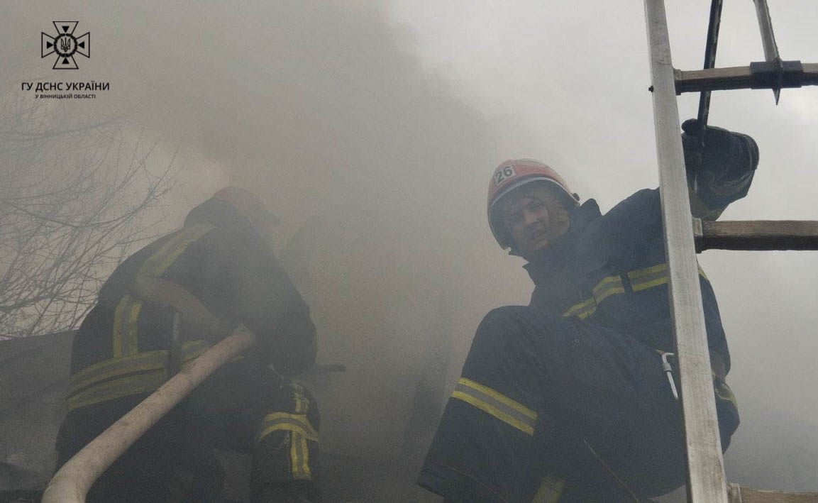 У Погребищенській громаді сталася пожежа - загорівся дачний будинок