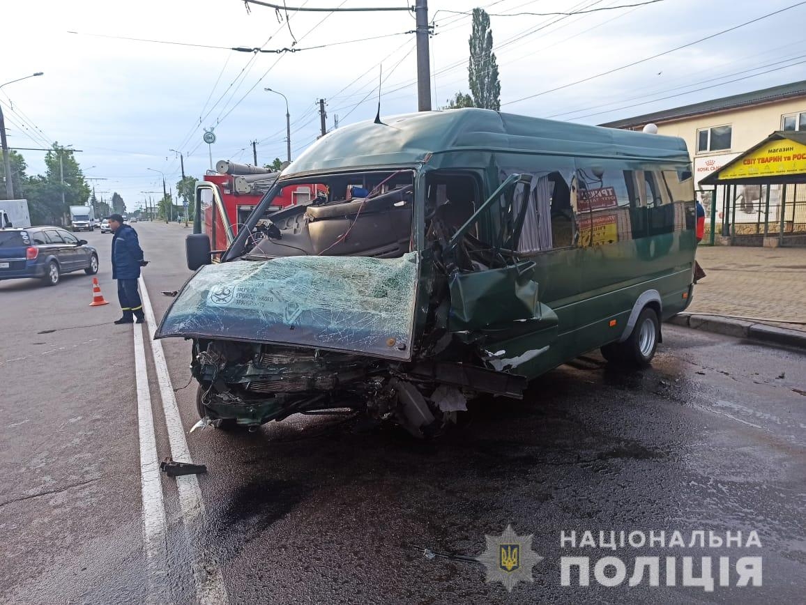 У Вінниці зіштовхнулись Citroen та  маршрутка: одна людина загинула, двоє у реанімації