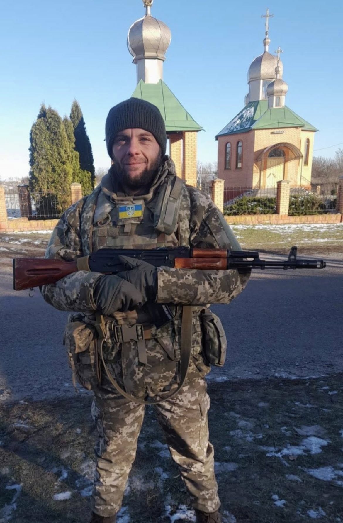 На Хмільниччині провели останньою земною дорогою воїна-добровольця