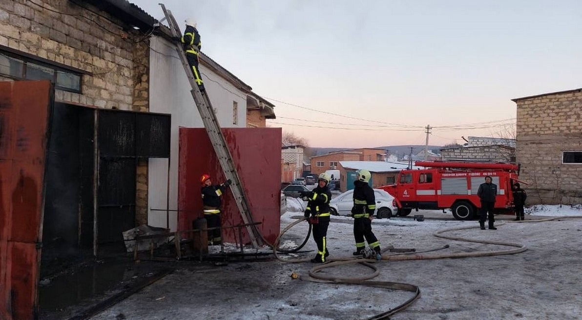 У Вінницькій лікарні померли чоловіки, які постраждали під час пожежі у гаражі