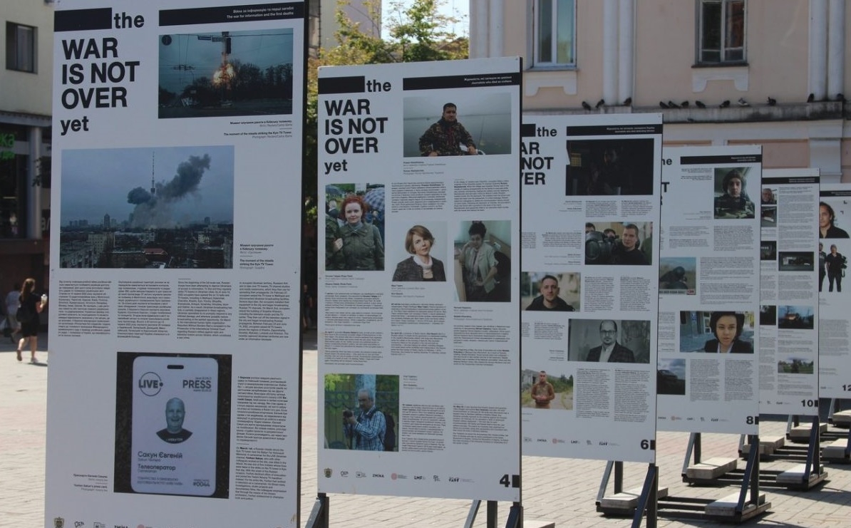 "Війна ще не закінчилась": фотовиставка у Вінниці, присвячена журналістам
