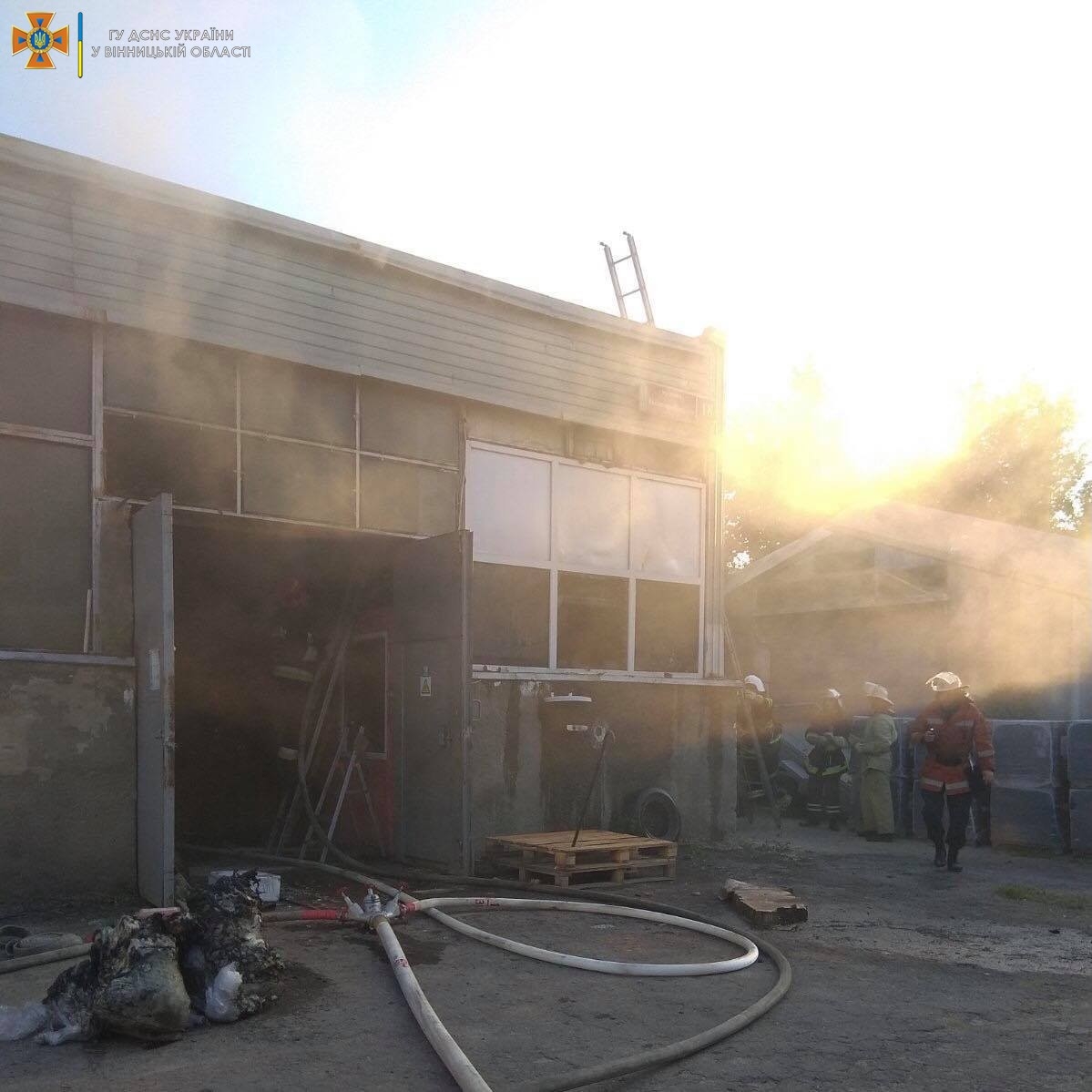 У Вінниці ліквідували пожежу в складському приміщенні