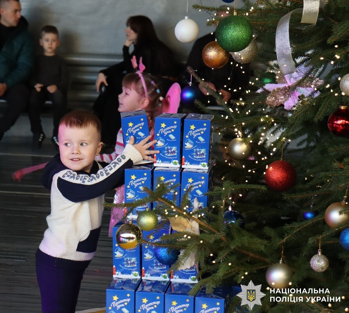 У Вінниці поліцейські подарували дітям справжнє Новорічне свято