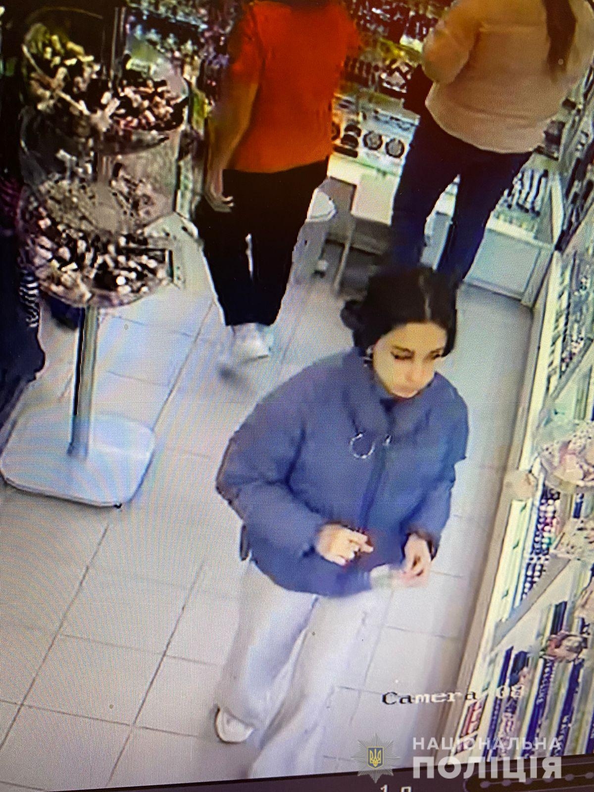 У Вінниці розшукують дівчину, підозрювану у вчинені крадіжки