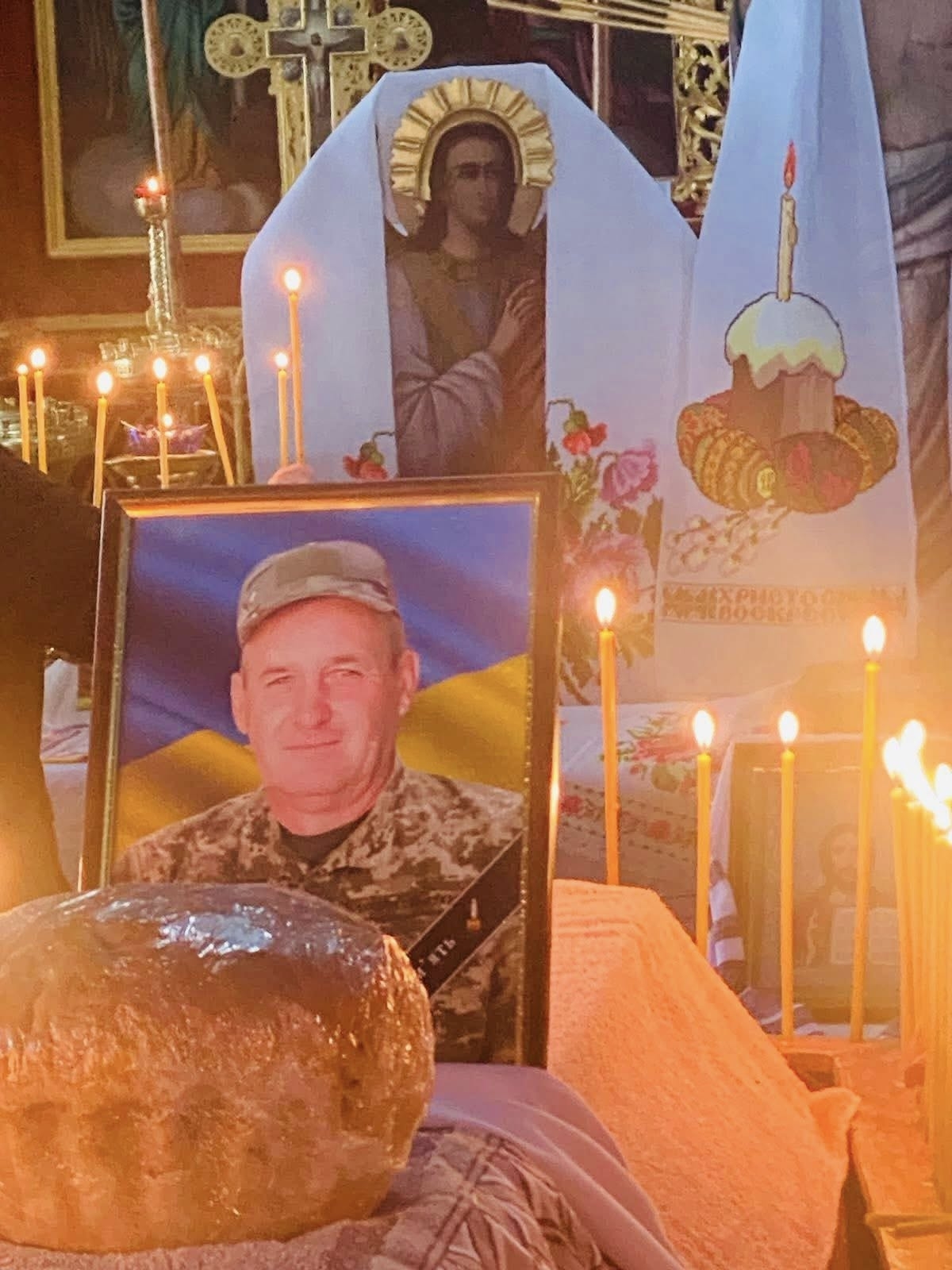 На Вінниччині прощались з колишнім воїном-миротворцем, який загинув на Донеччині
