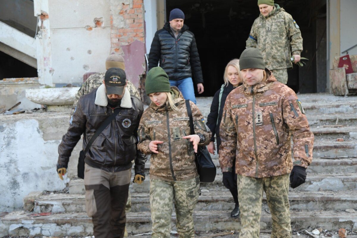 Українцям потрібні бойові літаки: відомий американський пілот прибув у Вінницю