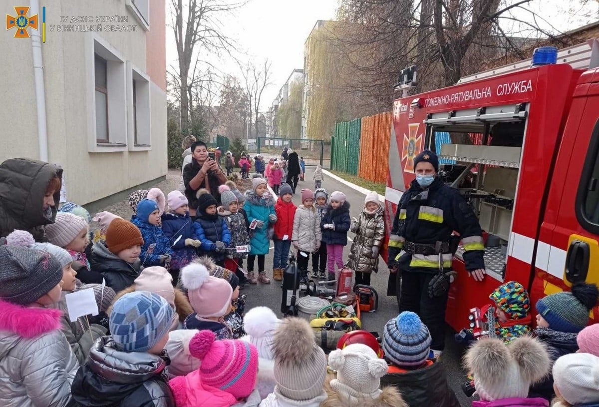 У Вінниці рятувальники розповіли дітям про небезпеку вогню