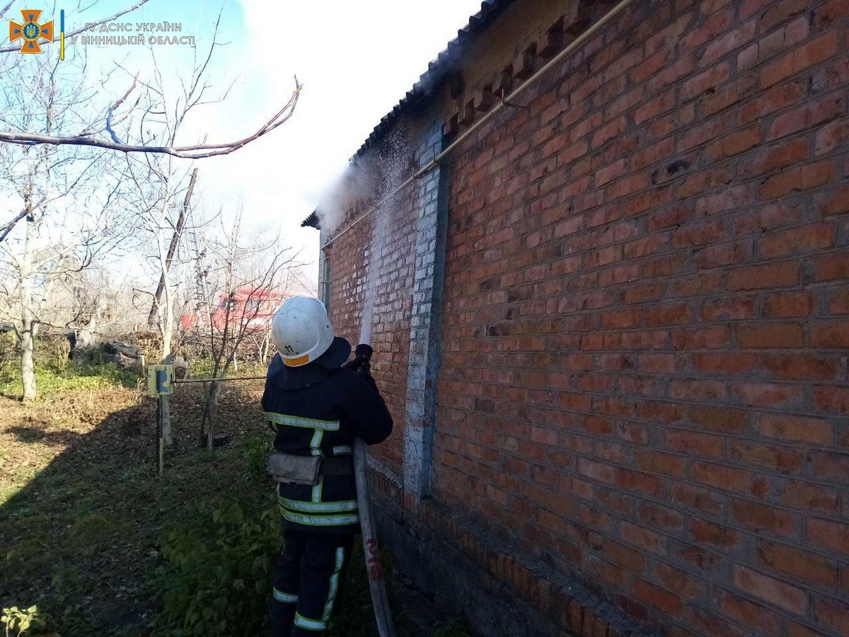 У Хмільницькому районі рятувальники ліквідували пожежу в приватному будинку