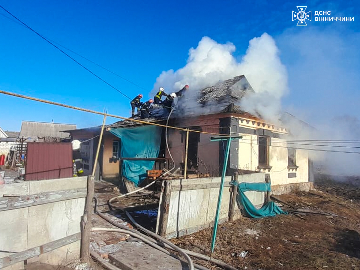 Несправність пічного опалення спричинило пожежу в будинку у Погребищенській громаді