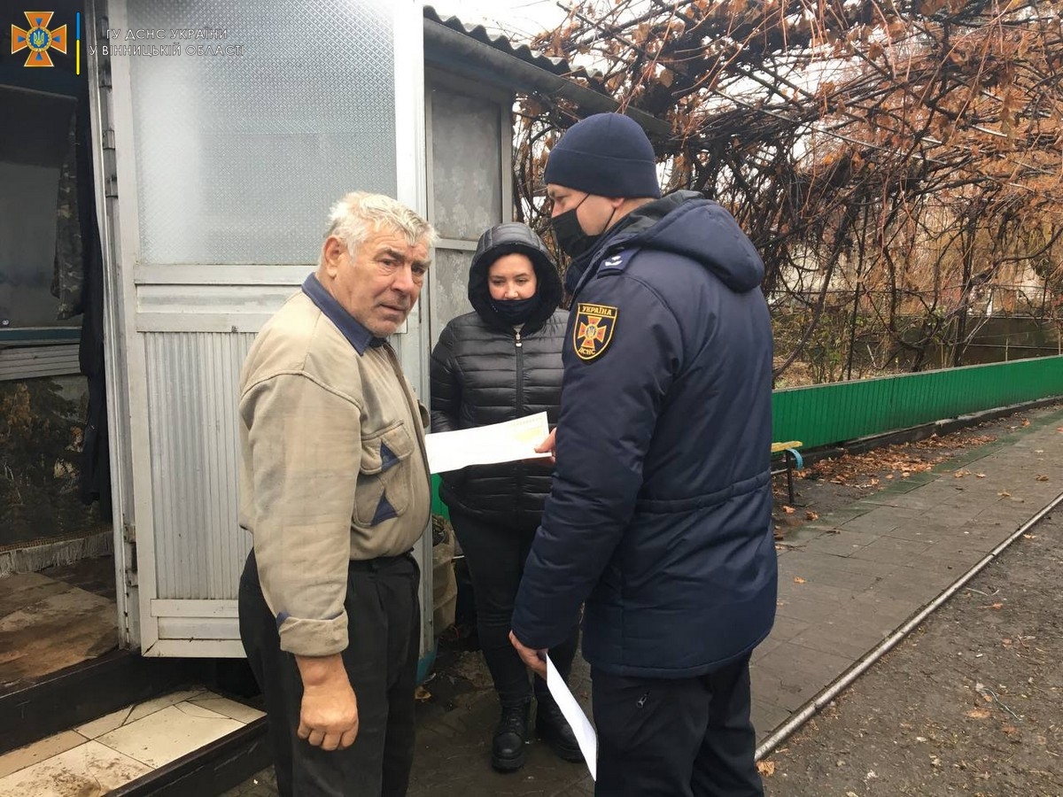 Рятувальники Вінниччини попереджають людей про необхідність дотримання пожежної безпеки